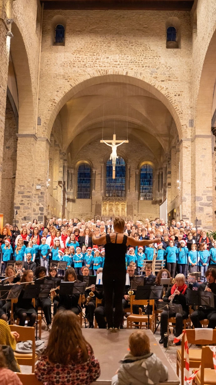 Corps musical nivellois  concert Noel collégiale sainte Gertrude Nivelles